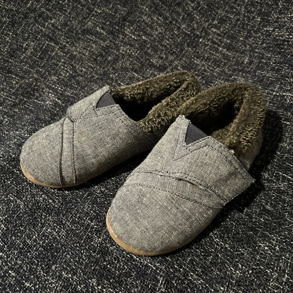 Children/Toddler Tom’s House Slippers/shoes Size 11